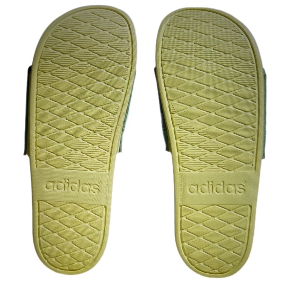 Brand New Adidas Adilette Comfort Slide Sandal - Picture 4 of 4